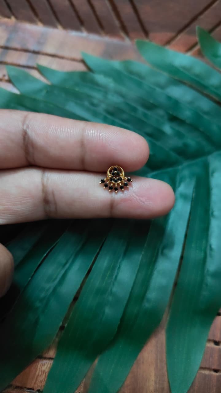 Sunburn Black Nosepin - 1 Piece