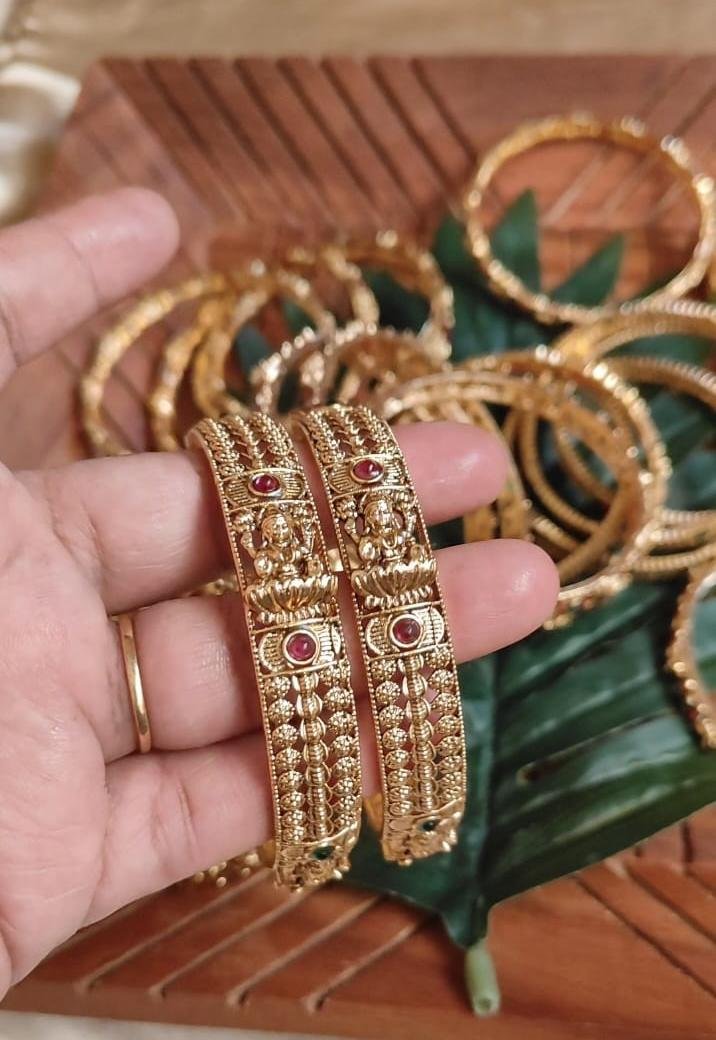 Bangles ( 2 bangles ) antique