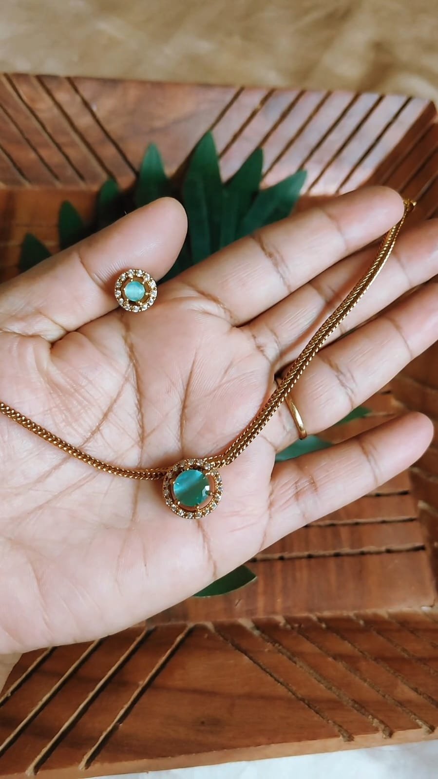 Small Neckpiece