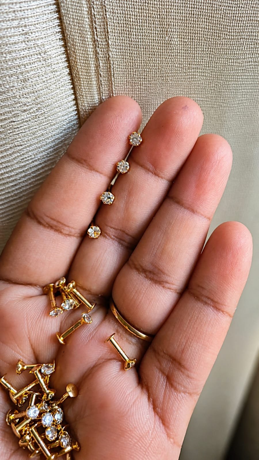 White stone Earstud