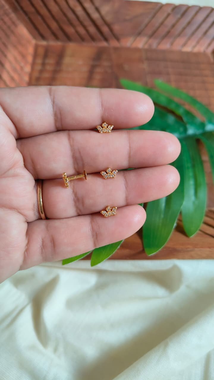 Crown Earring - 1 Pair