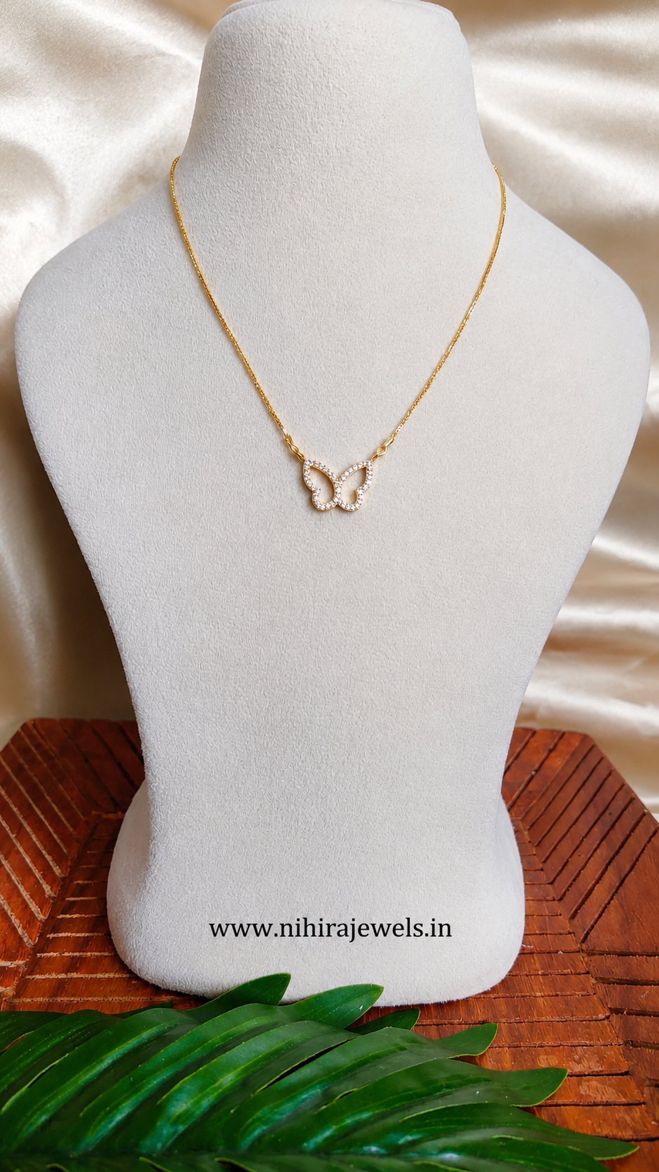 Bufferfly with Chain - Diamond Look
