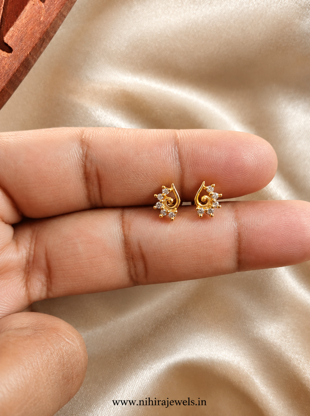 Nihira Earstud