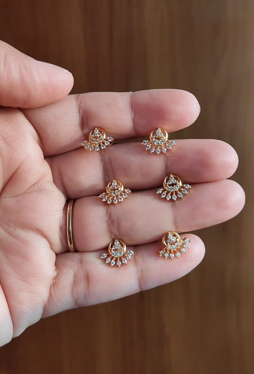 Sunburn Flower Earring - 1 Pair