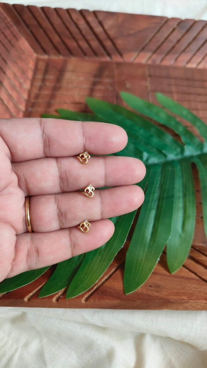 Om Earring (Plain) - 1 Pair