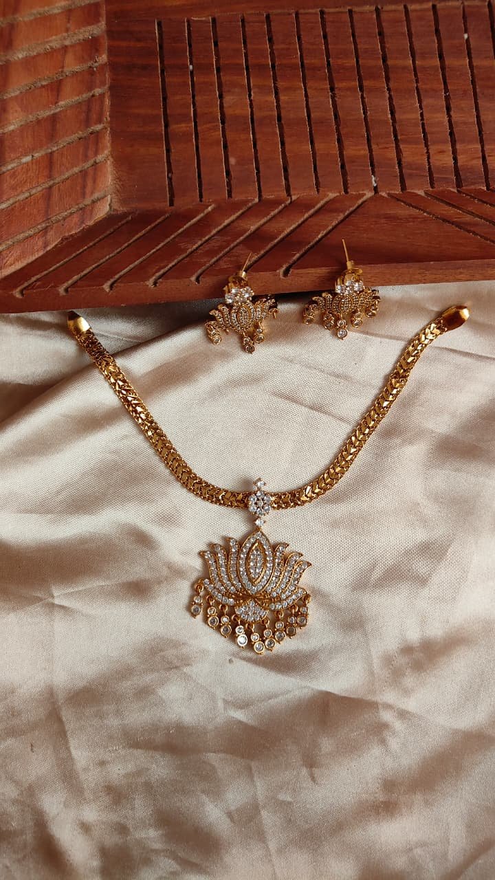 Lotus Stone - Pallavi Necklace