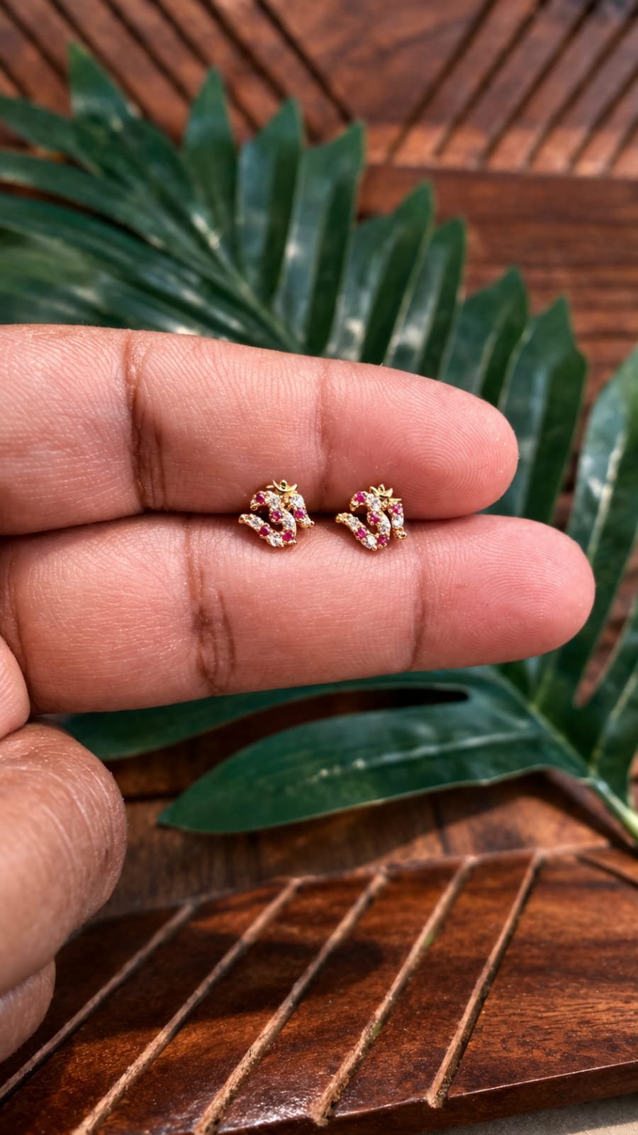 Oam Earstud -pink and white stones