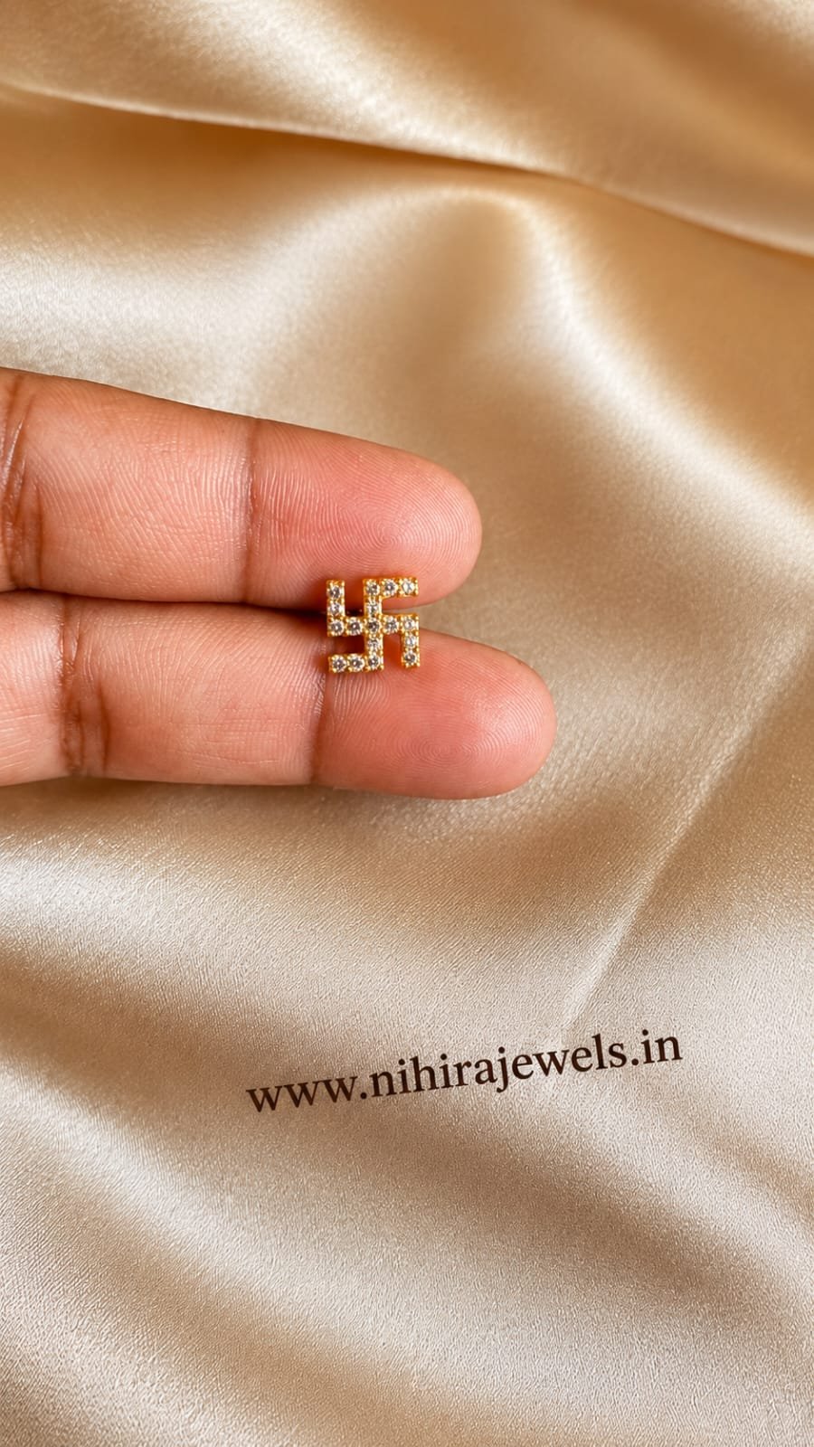 Lakshmi Swastik Nosepin
