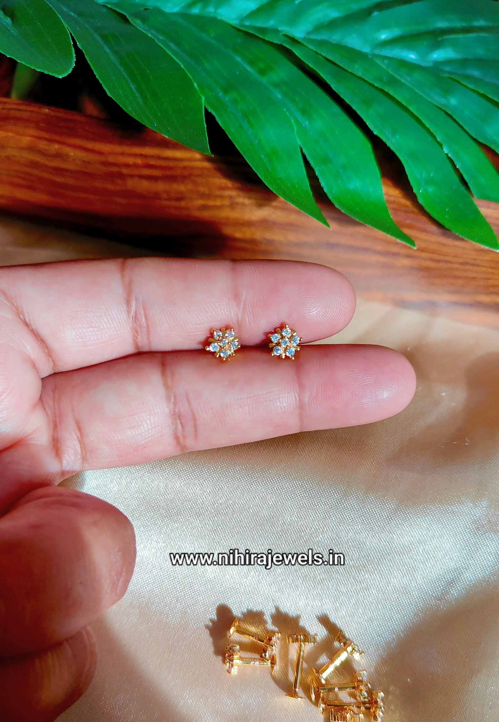Peeli Earstud