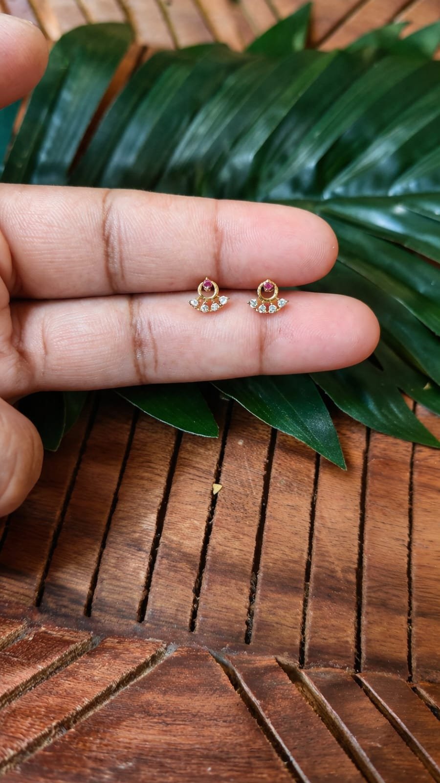 Ruby Chandrika White STONES Earstud