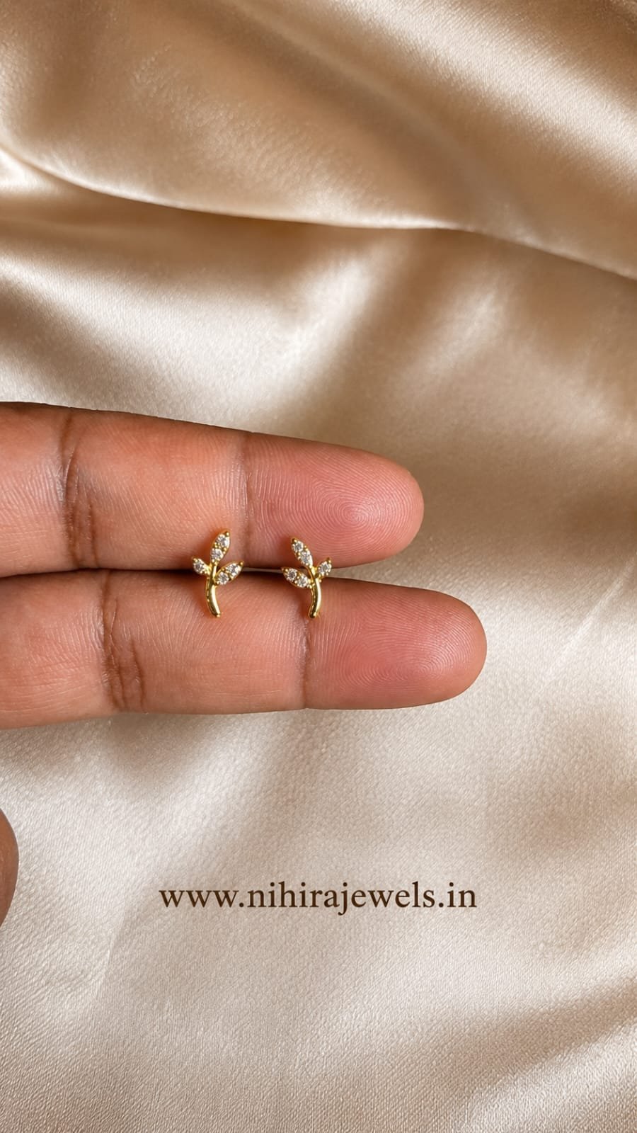 Bloom Leaf Earstud