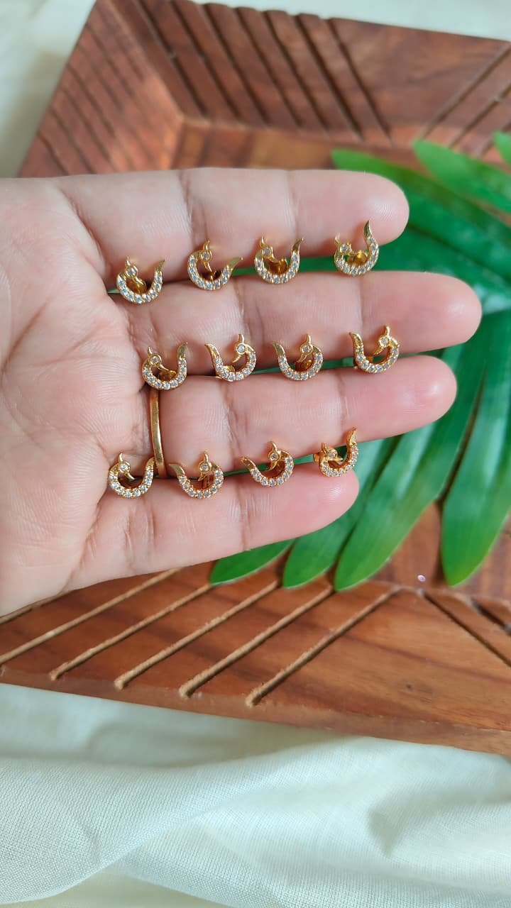 Peacock Earring (White) - 1 Pair